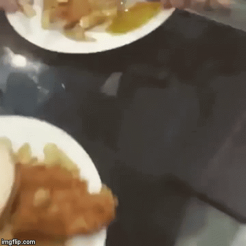 1457069100128950752.gif