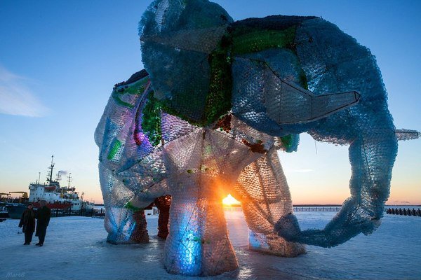 Мамонт из пластиковых бутылок, Архангельск.jpg